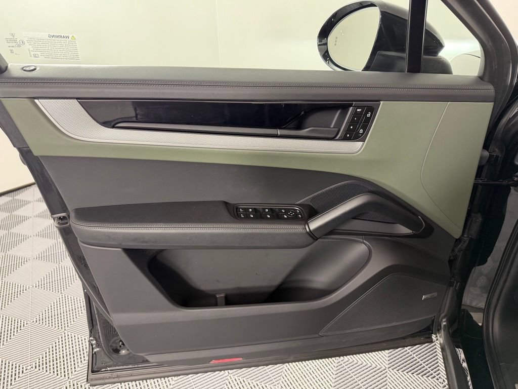 Certified 2025 Porsche Cayenne Coupe AWD/4WD image 16