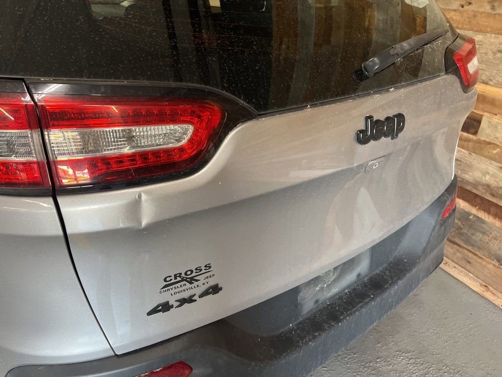 Used 2014 Jeep Cherokee Latitude w/ Cold Weather Group AWD/4WD image 8