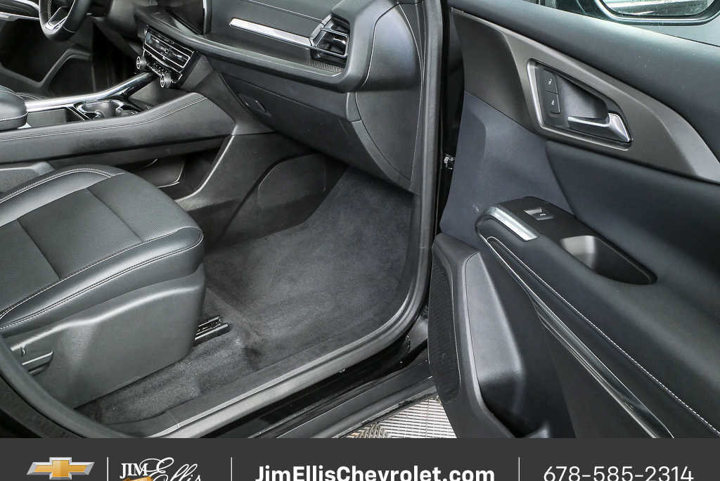 Used 2025 Chevrolet Traverse LT image 24