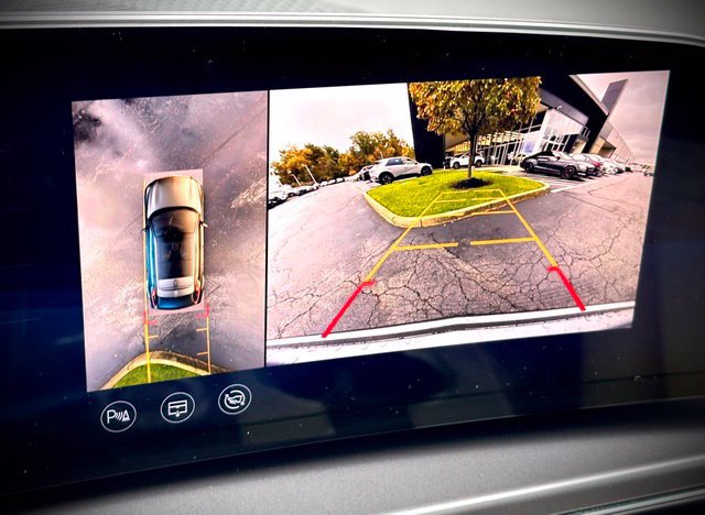 Used 2024 Cadillac Lyriq Tech w/ Driver Assist Package AWD/4WD image 29