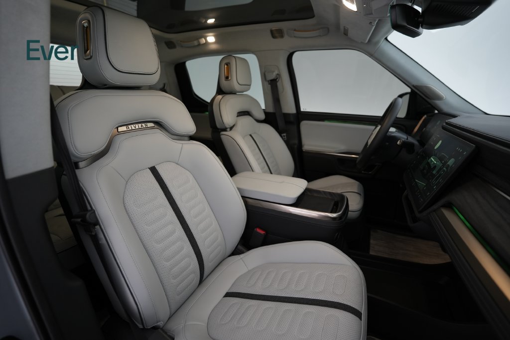 Used 2023 Rivian R1T Adventure Dual AWD/4WD image 24
