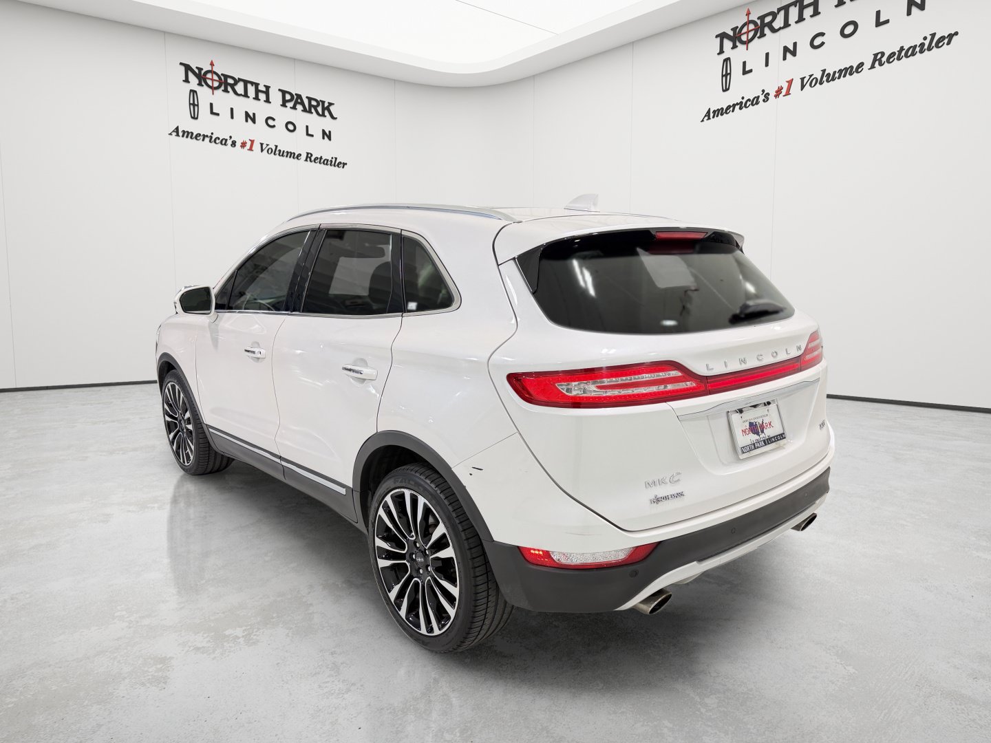 Used 2019 Lincoln MKC Reserve w/ MKC Climate Package AWD/4WD image 3