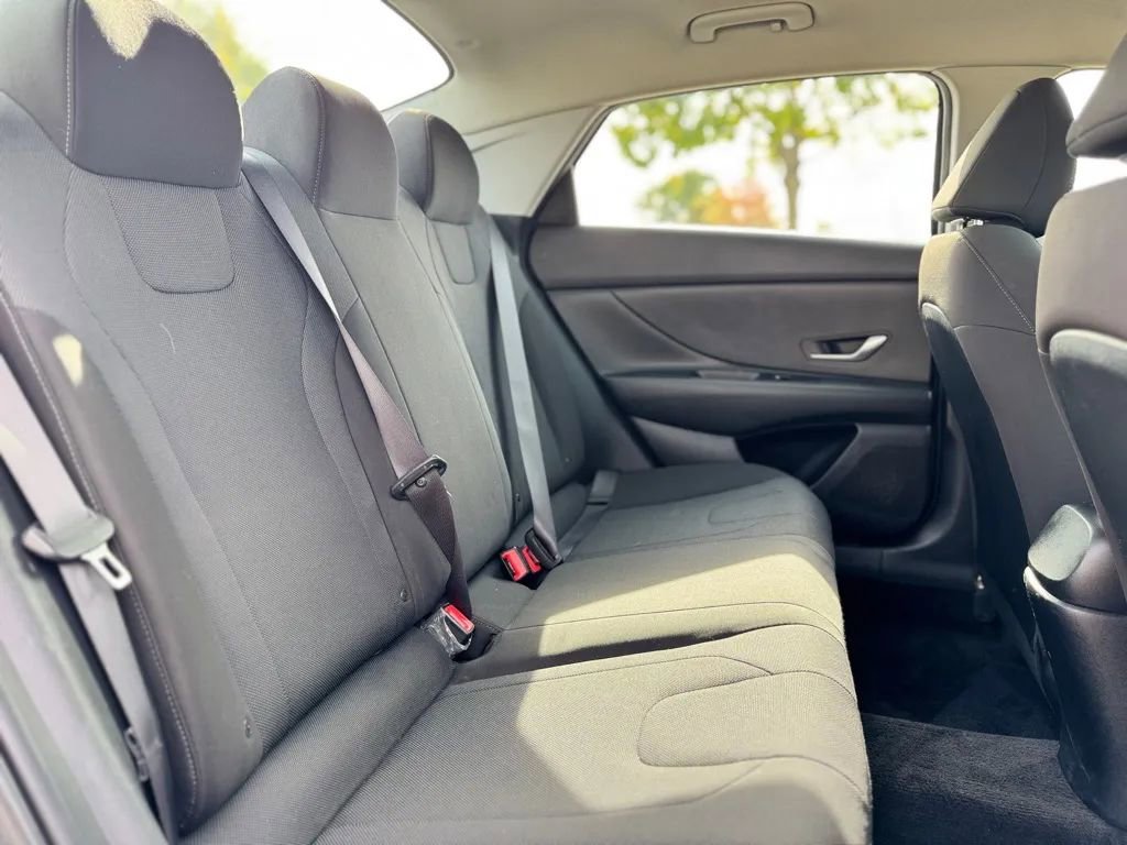 Used 2021 Hyundai Elantra SE image 14