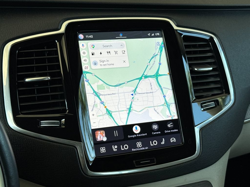 Certified 2023 Volvo XC90 T8 Plus AWD/4WD image 18
