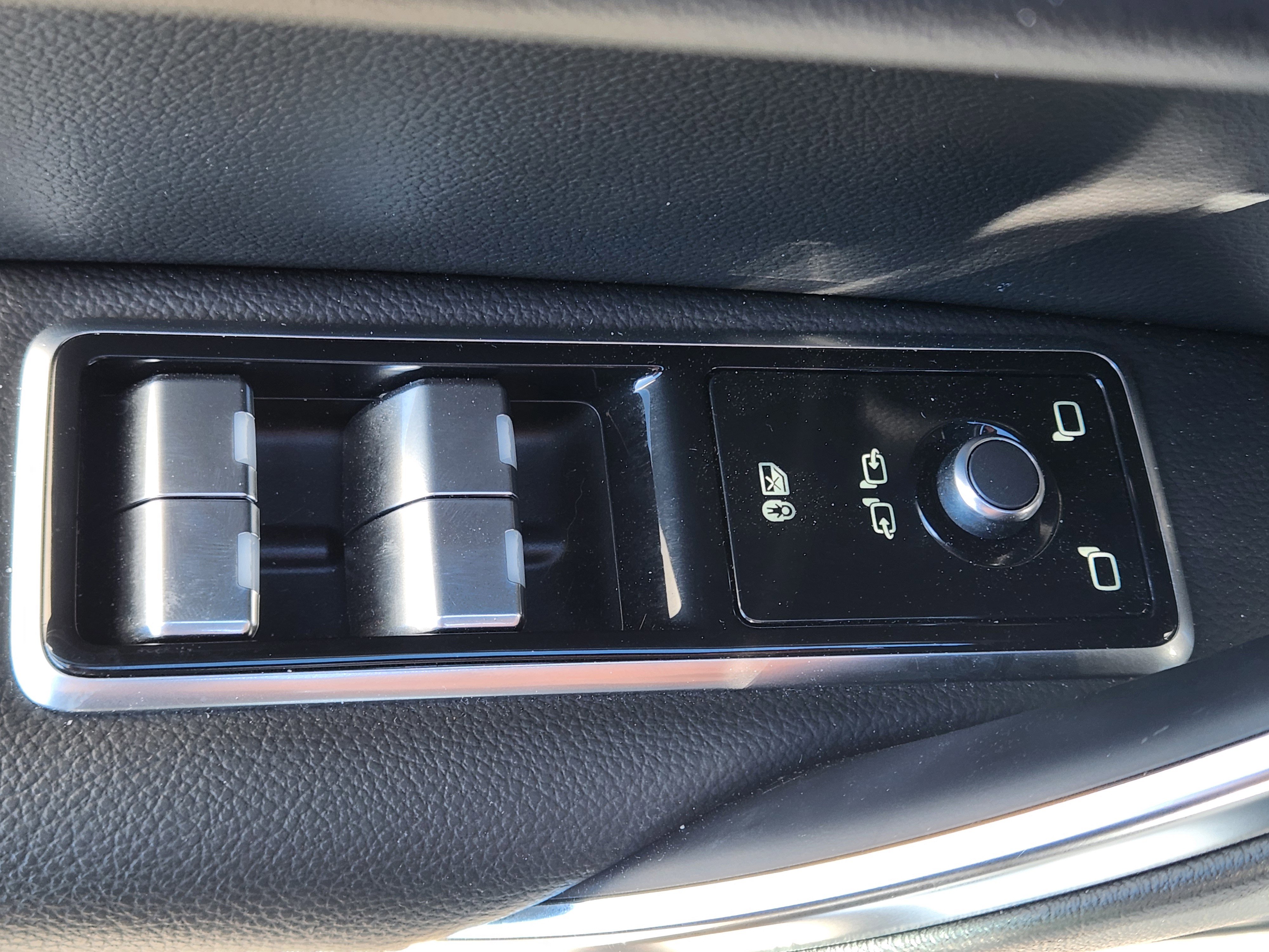 Certified 2024 Jaguar XF R-Dynamic SE image 13