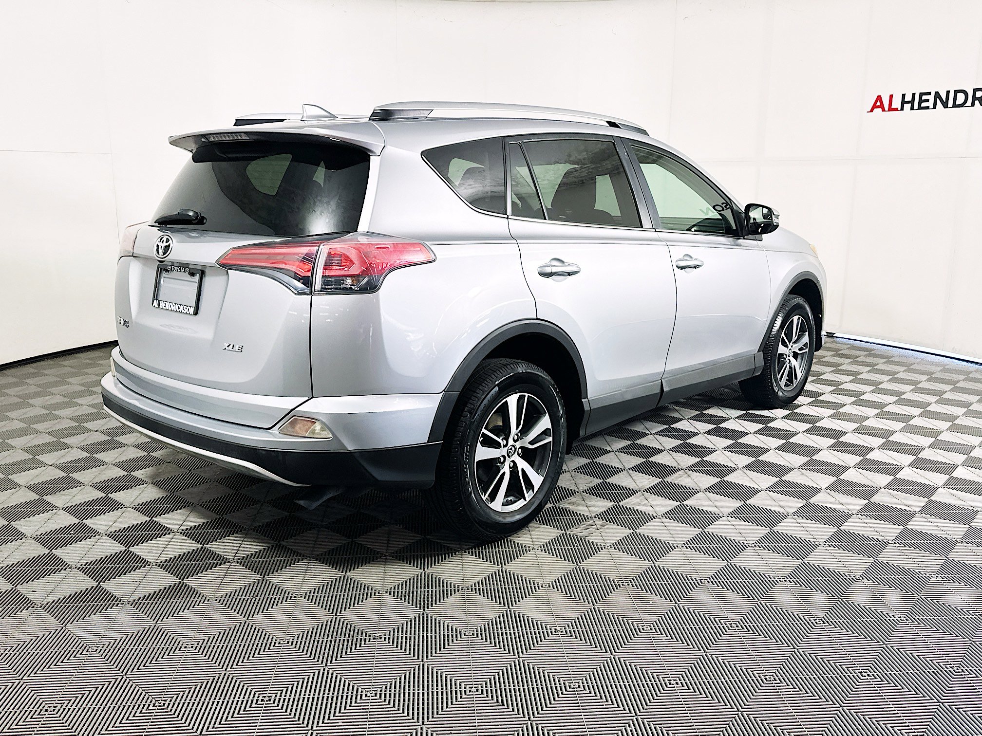 Used 2016 Toyota RAV4 XLE image 3