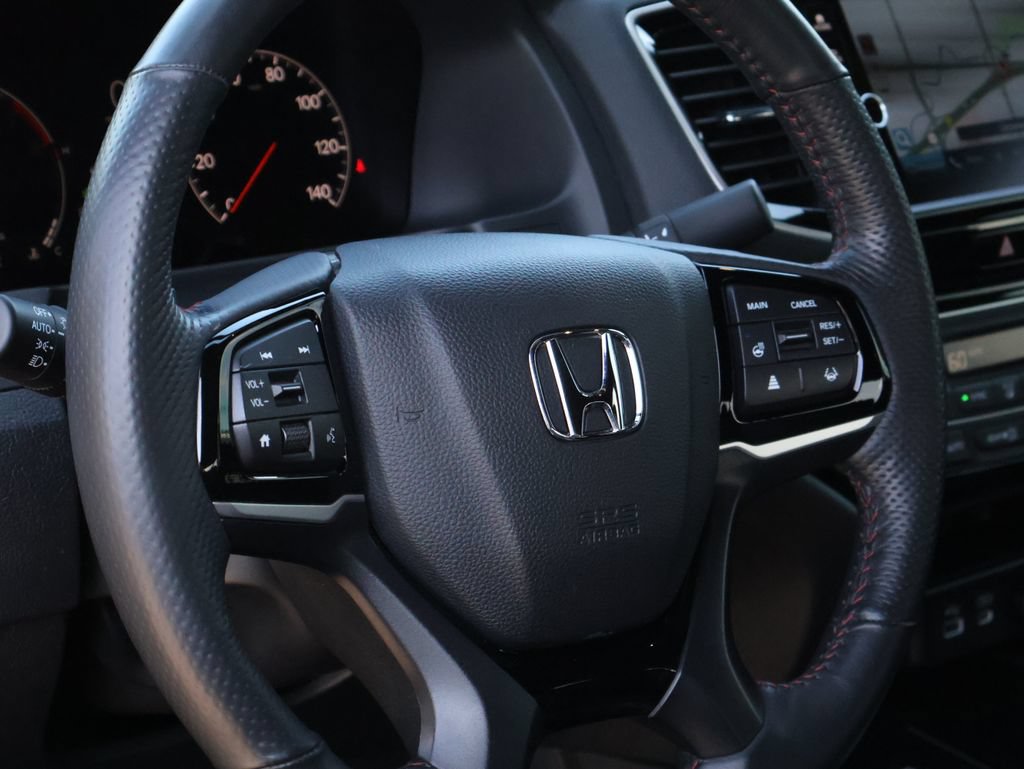 Certified 2025 Honda Ridgeline Black Edition image 17
