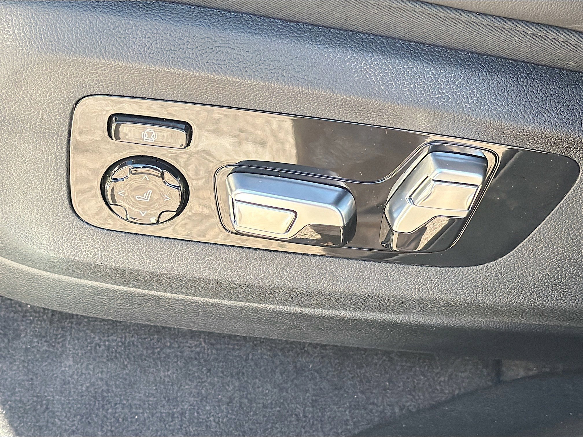 New 2026 BMW XM Label Red image 25