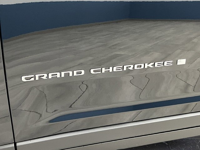 New 2026 Jeep Grand Cherokee Limited w/ Luxury Tech Group II AWD/4WD image 36