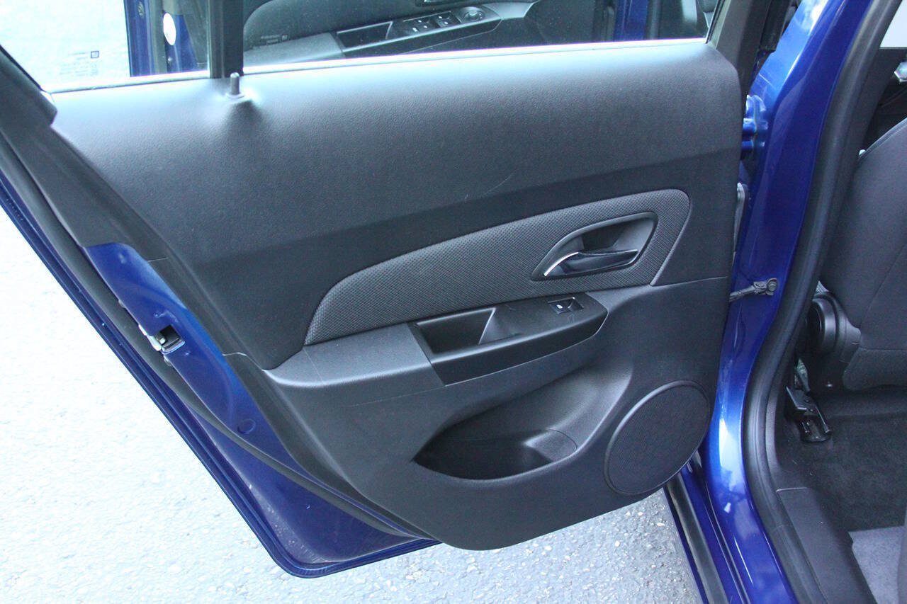 Used 2012 Chevrolet Cruze LT FWD image 16