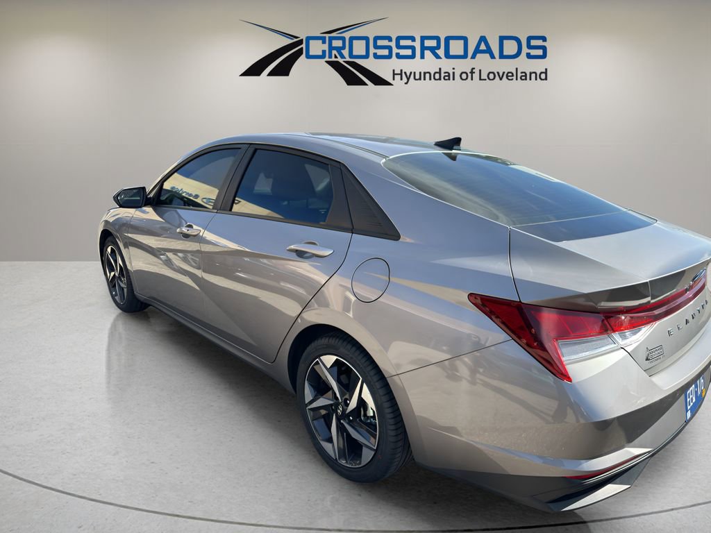 Used 2023 Hyundai Elantra SEL w/ Convenience Package image 2