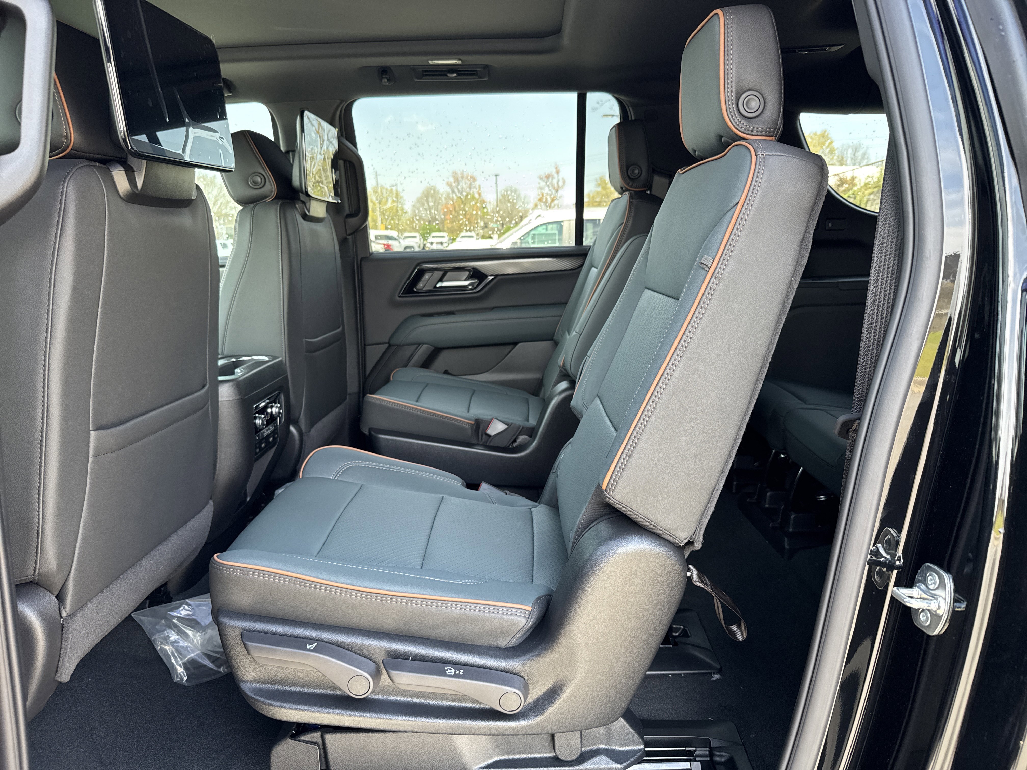 New 2026 GMC Yukon XL AT4 w/ AT4 Premium Plus Package image 32