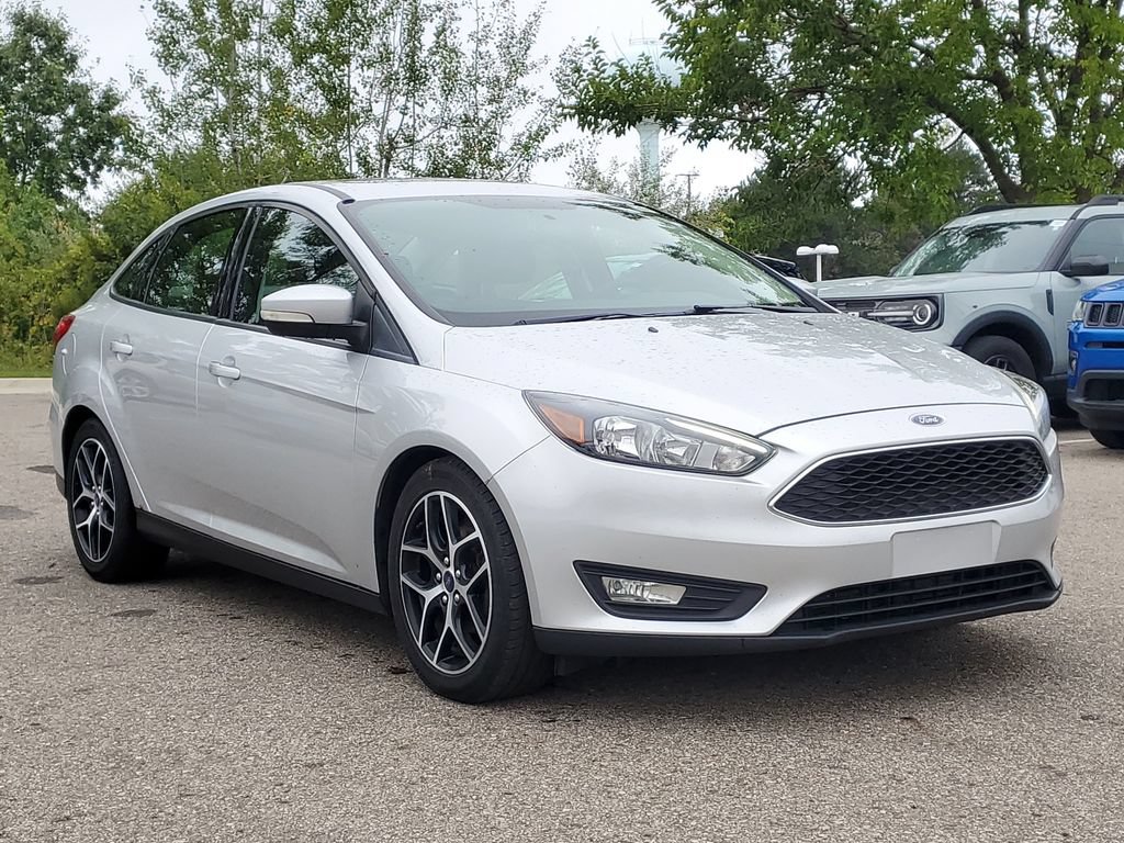 Used 2018 Ford Focus SEL w/ Cold Weather Package FWD image 4