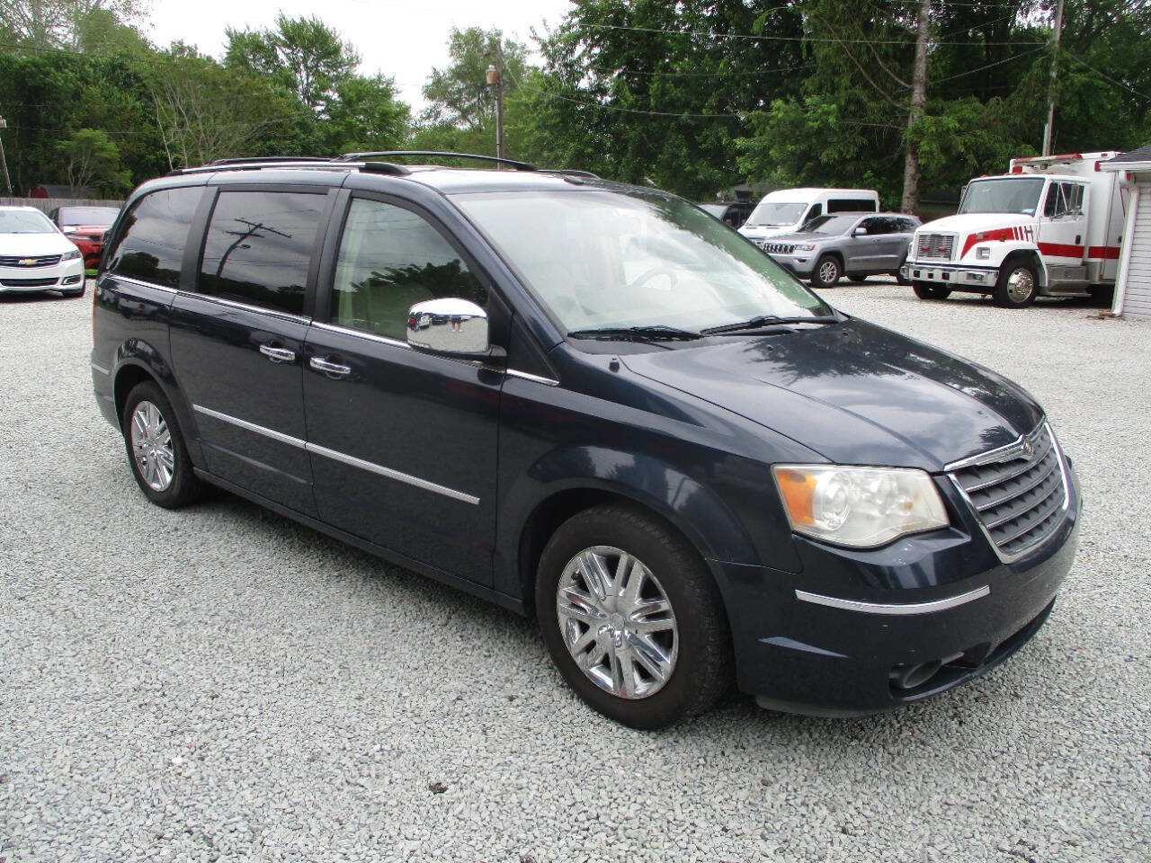 Used 2008 Chrysler Town & Country Limited w/ Entertainment Group #3 FWD image 7