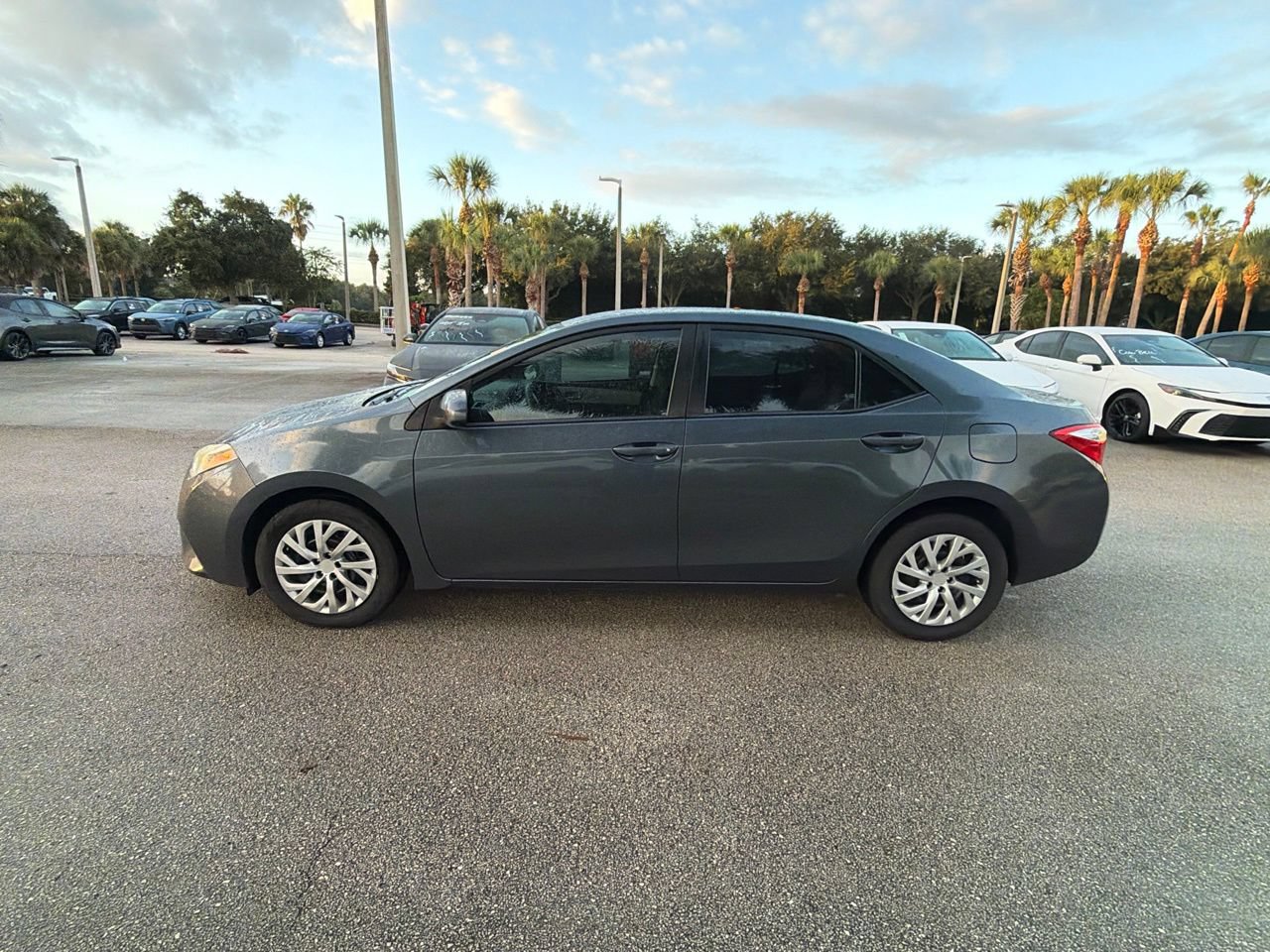 Used 2014 Toyota Corolla LE FWD image 2
