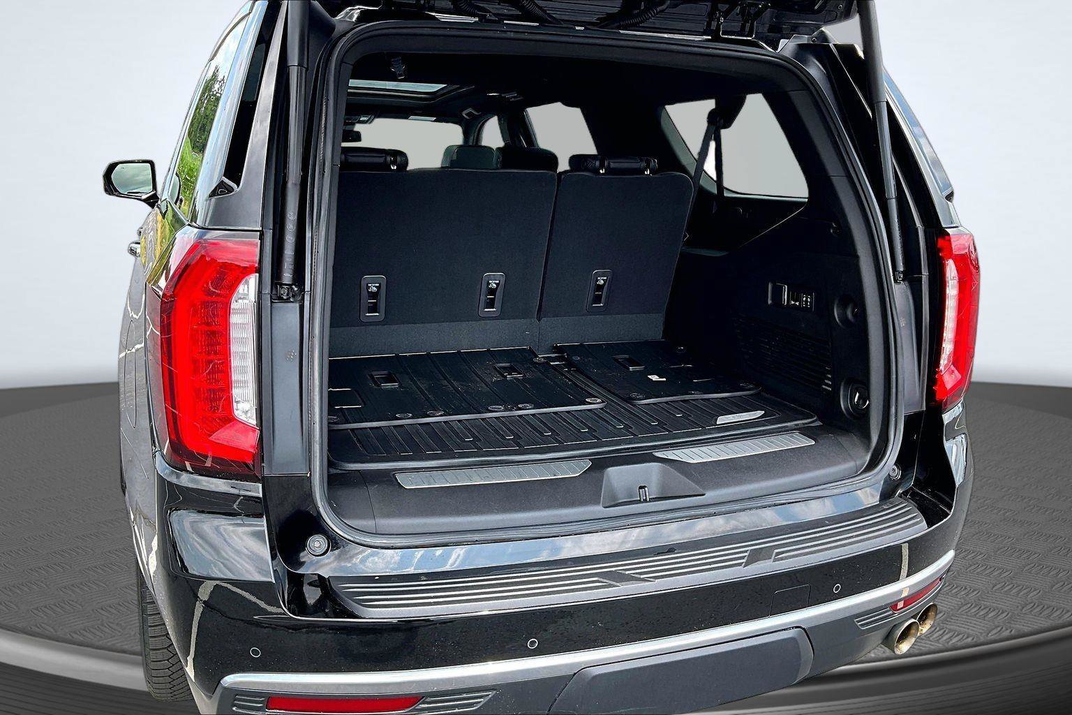 Used 2023 GMC Yukon XL Denali w/ LPO, Floor Liner Package AWD/4WD image 5