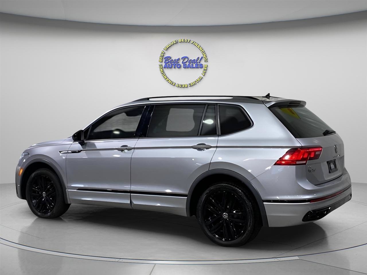 Used 2022 Volkswagen Tiguan SE R-Line AWD/4WD image 4