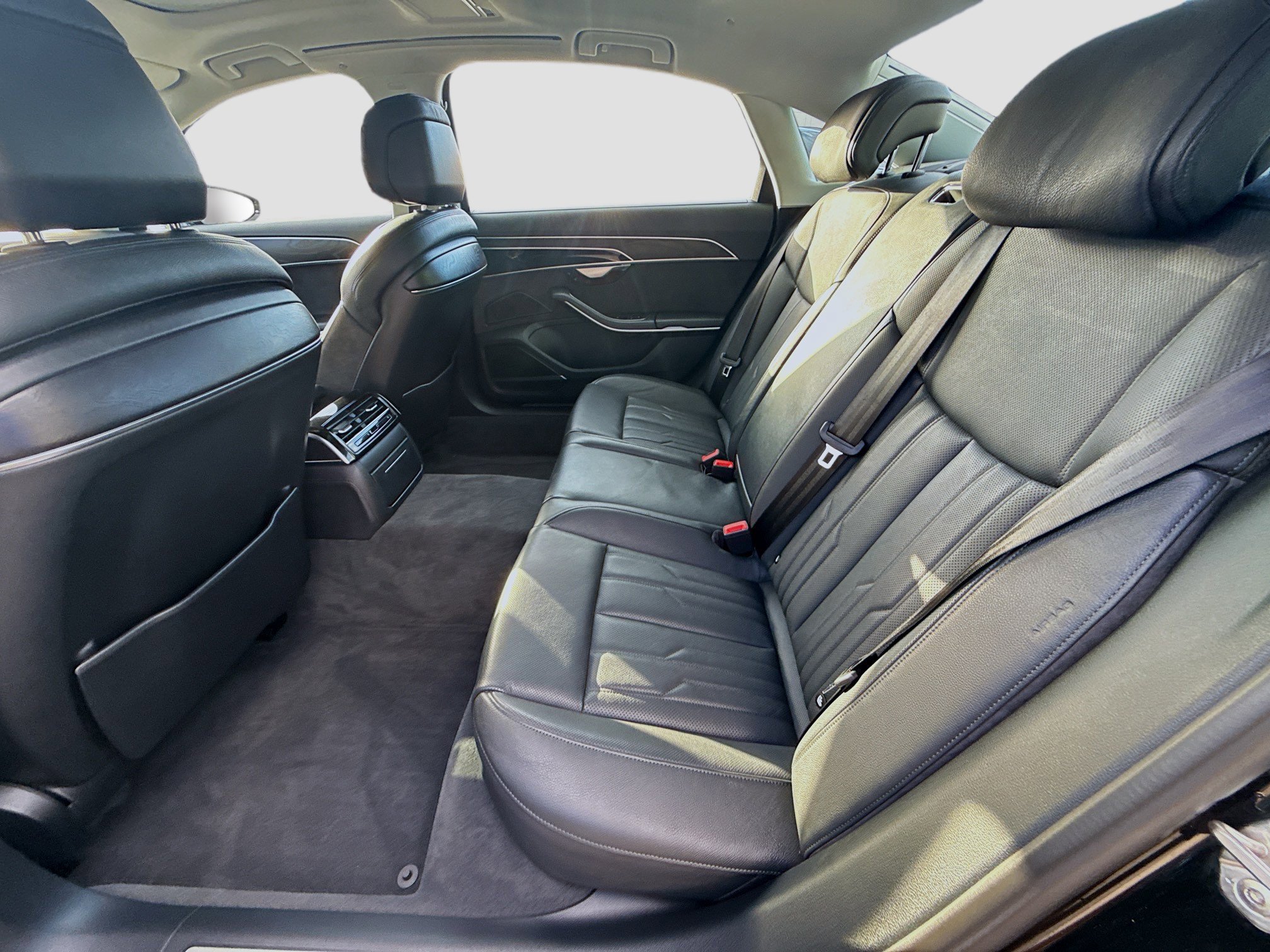 Used 2020 Audi A8 L 4.0T w/ Executive Package image 24