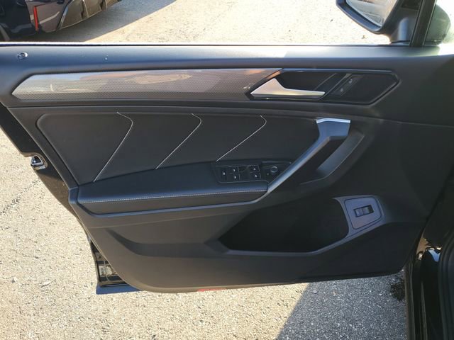 Used 2024 Volkswagen Tiguan SE image 14