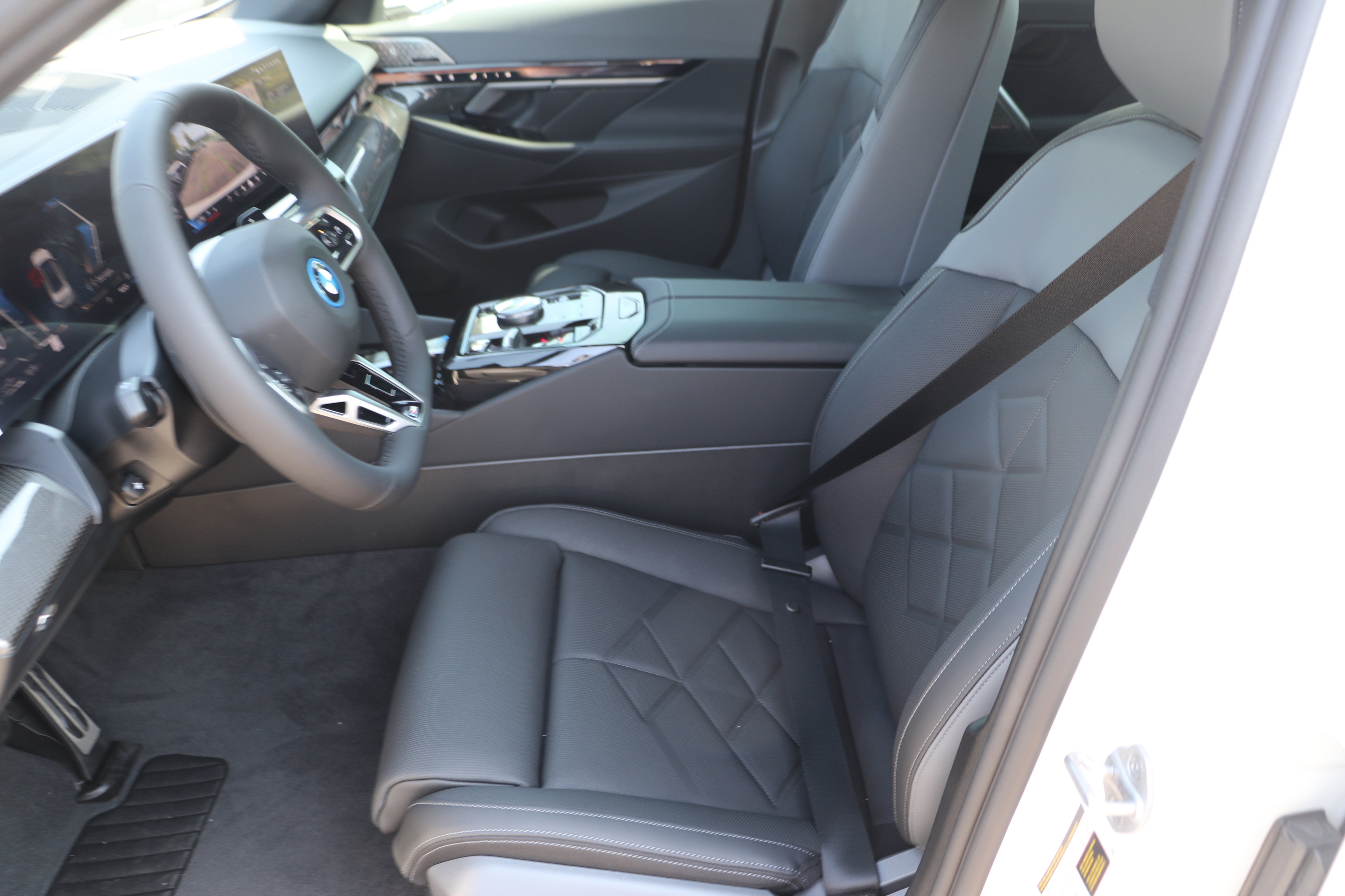 Used 2026 BMW 550e xDrive AWD/4WD image 15