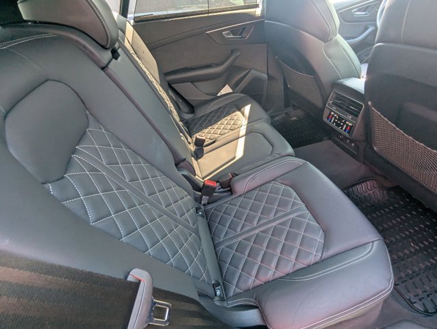 Used 2023 Audi SQ8 Prestige image 18