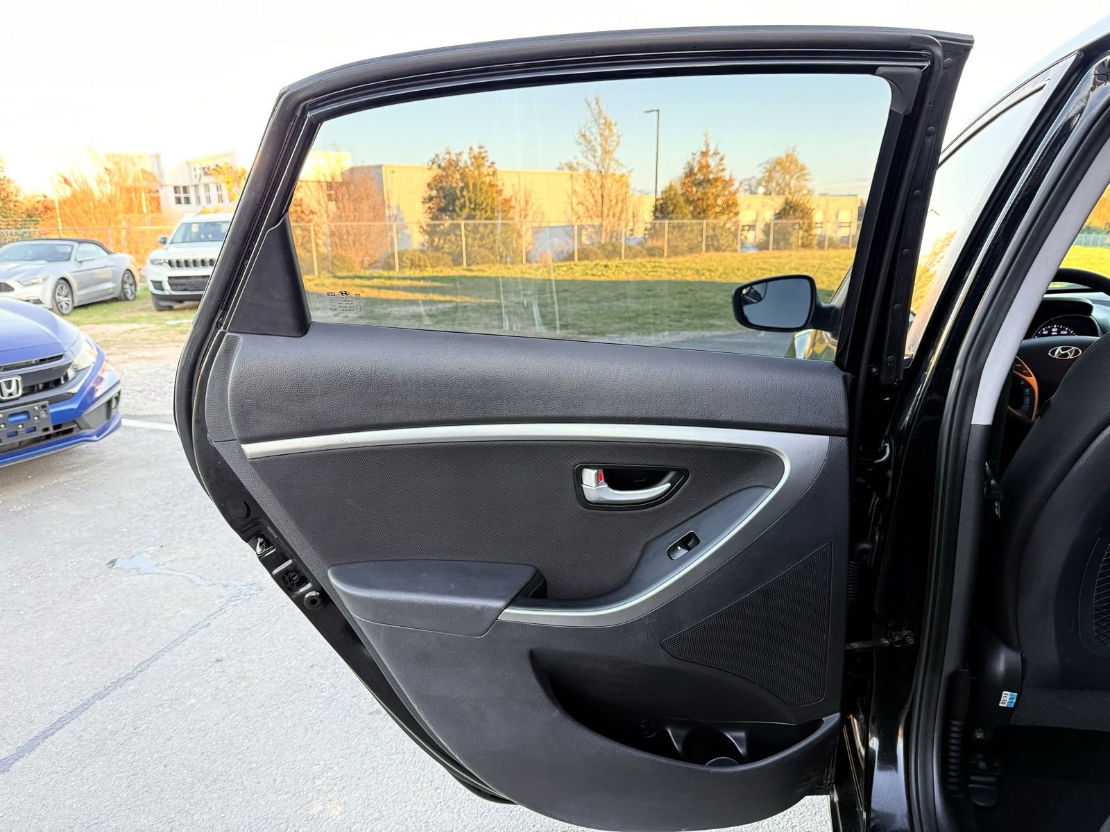 Used 2017 Hyundai Elantra GT image 17