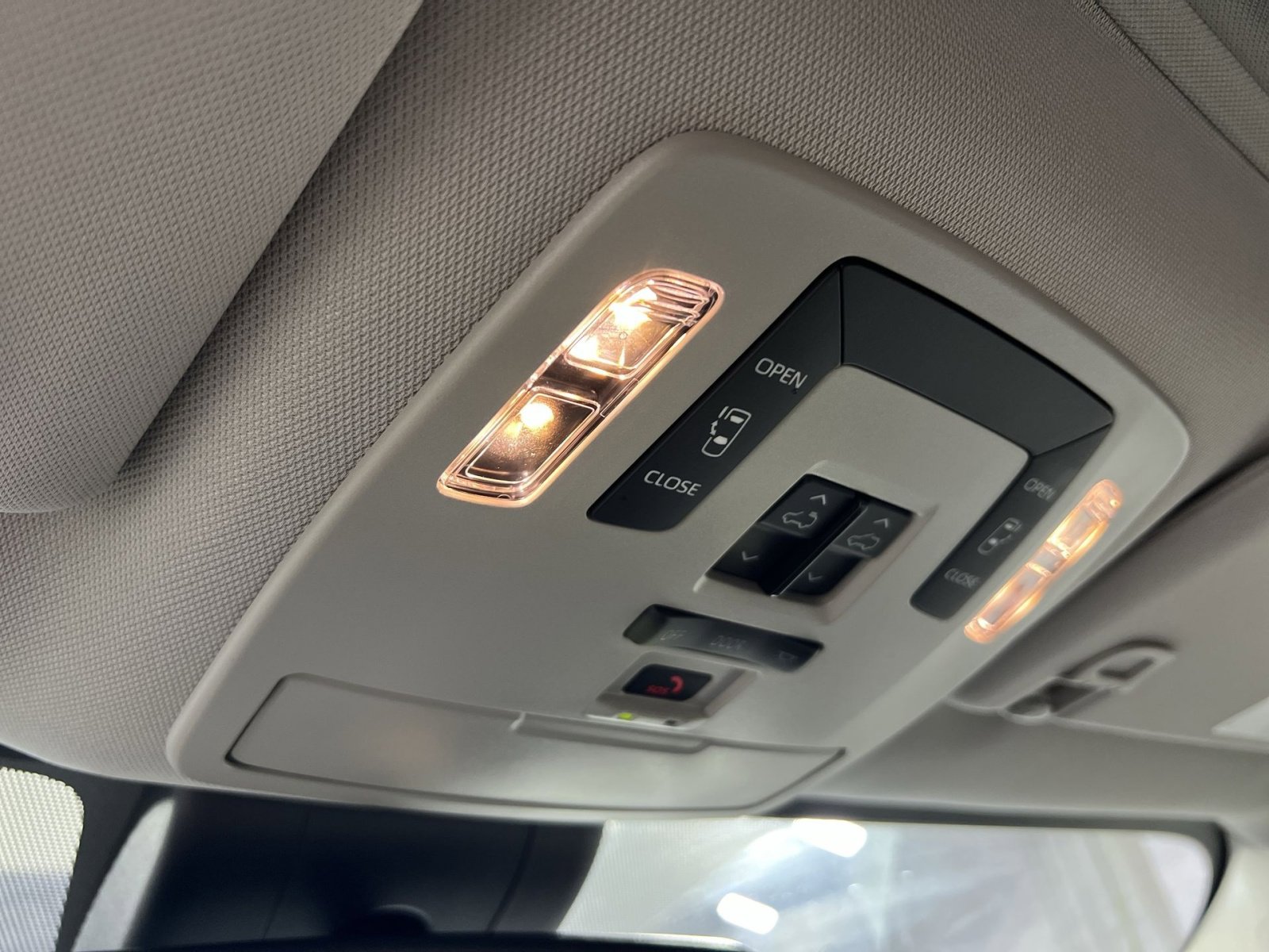 Used 2025 Toyota Sienna LE w/ LE Plus Package image 34