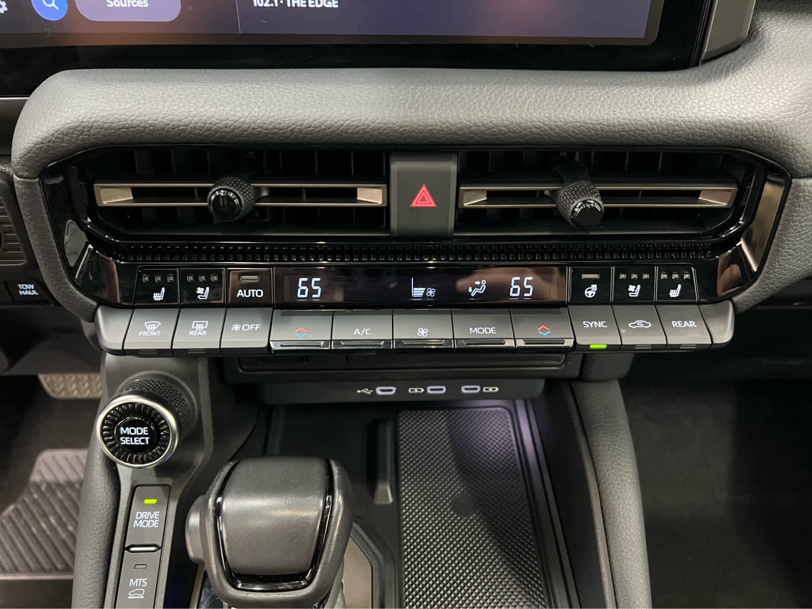 Used 2025 Toyota Land Cruiser image 30