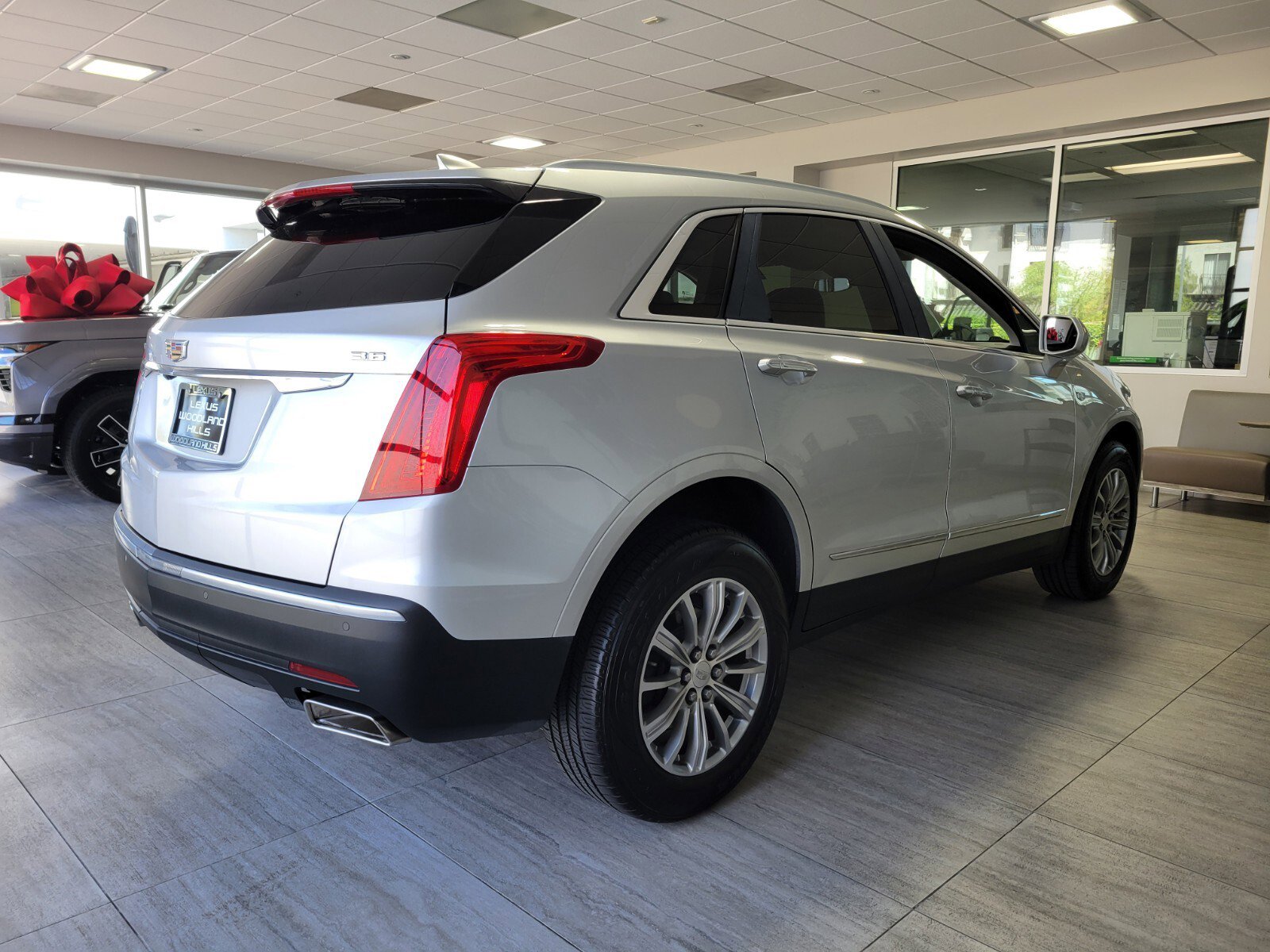 Used 2018 Cadillac XT5 Luxury w/ Driver Awareness Package image 6