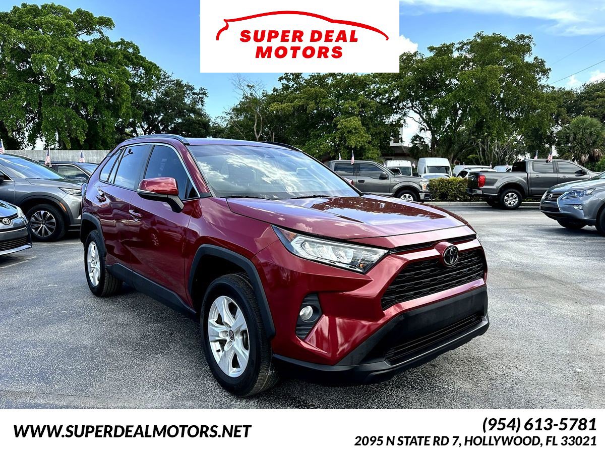 Used 2021 Toyota RAV4 XLE w/ Convenience Package FWD image 1