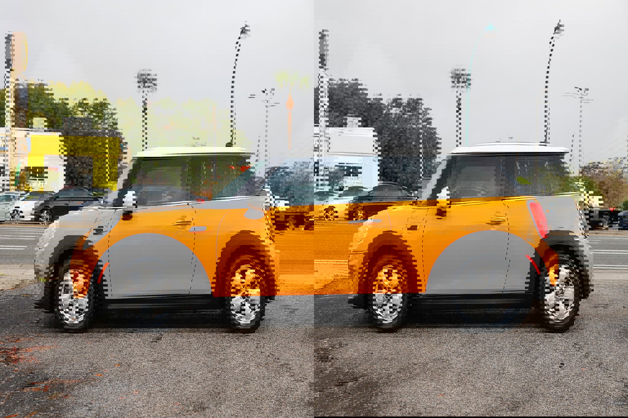 Used 2015 MINI Cooper 2-Door Hardtop image 8