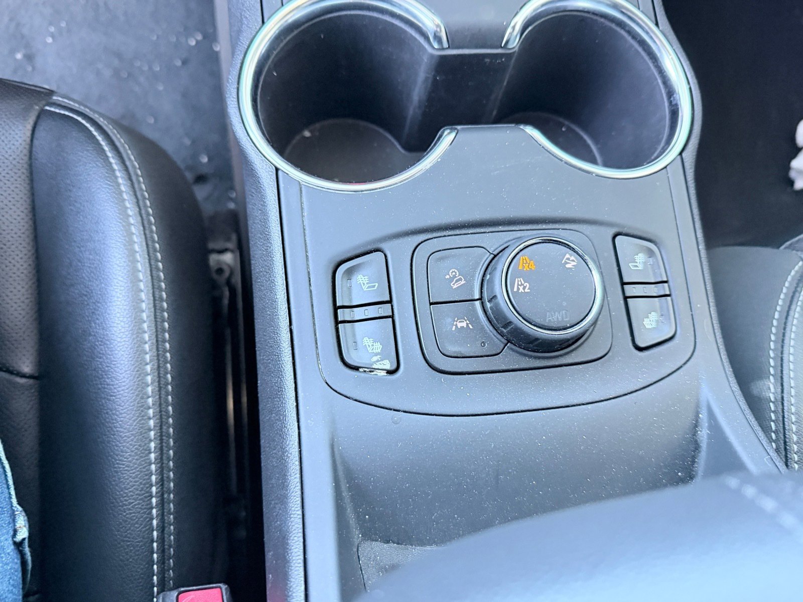 Used 2024 GMC Terrain SLT image 13