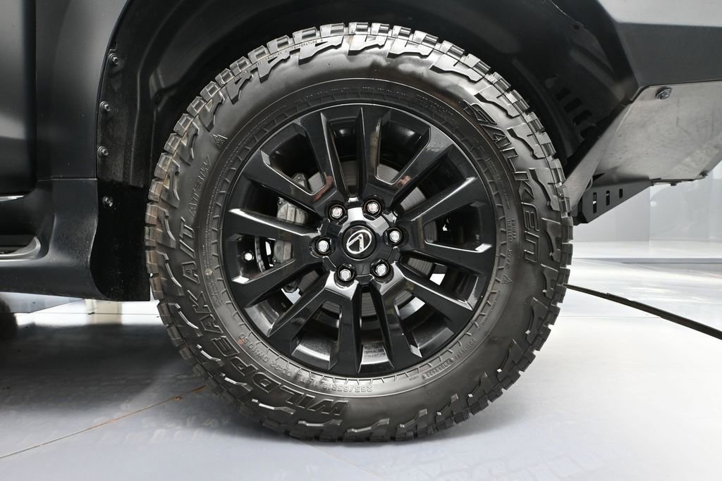 Used 2023 Lexus GX 460 w/ Black Line Special Edition AWD/4WD image 16