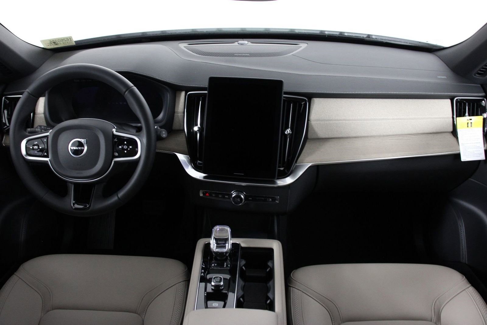 New 2026 Volvo XC90 B5 Plus w/ Protection Package image 5