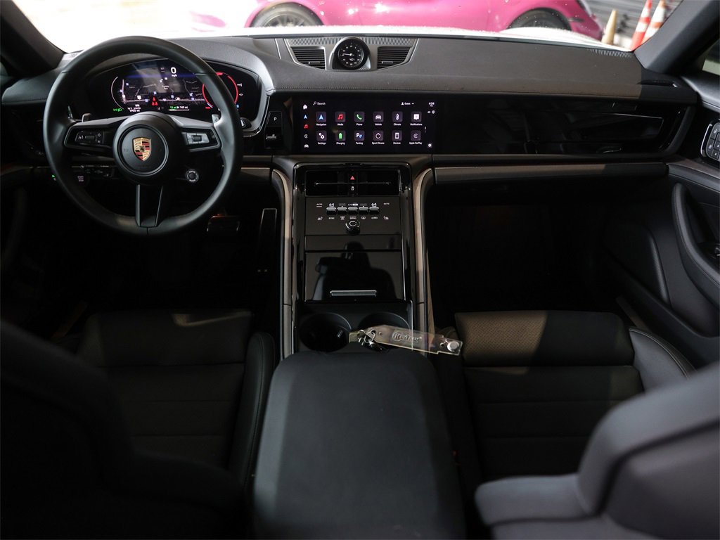 Certified 2025 Porsche Panamera 4 image 31