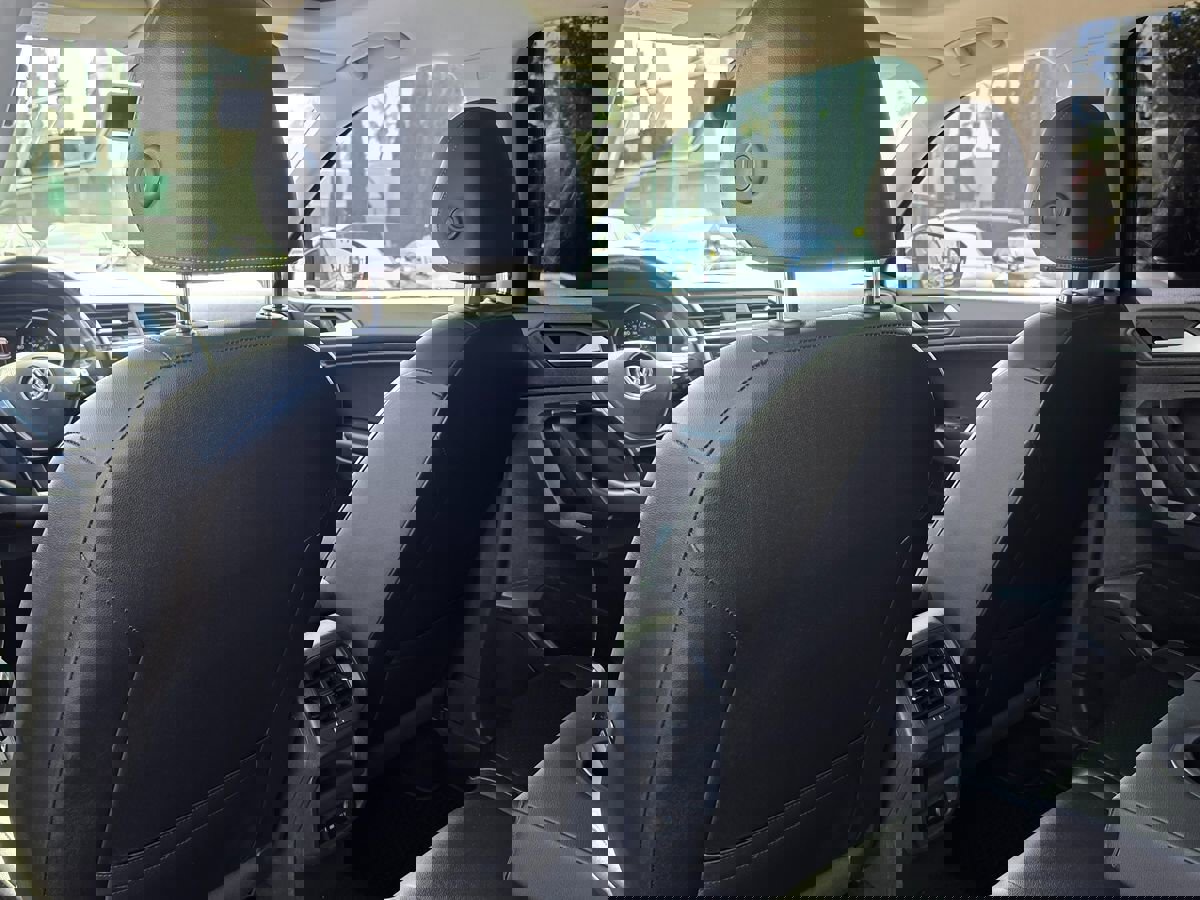 Used 2020 Volkswagen Tiguan SE w/ Panoramic Sunroof Package image 20