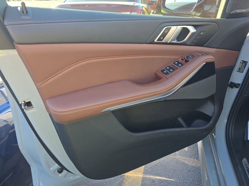 Used 2024 BMW X5 sDrive40i w/ M Sport Package image 9