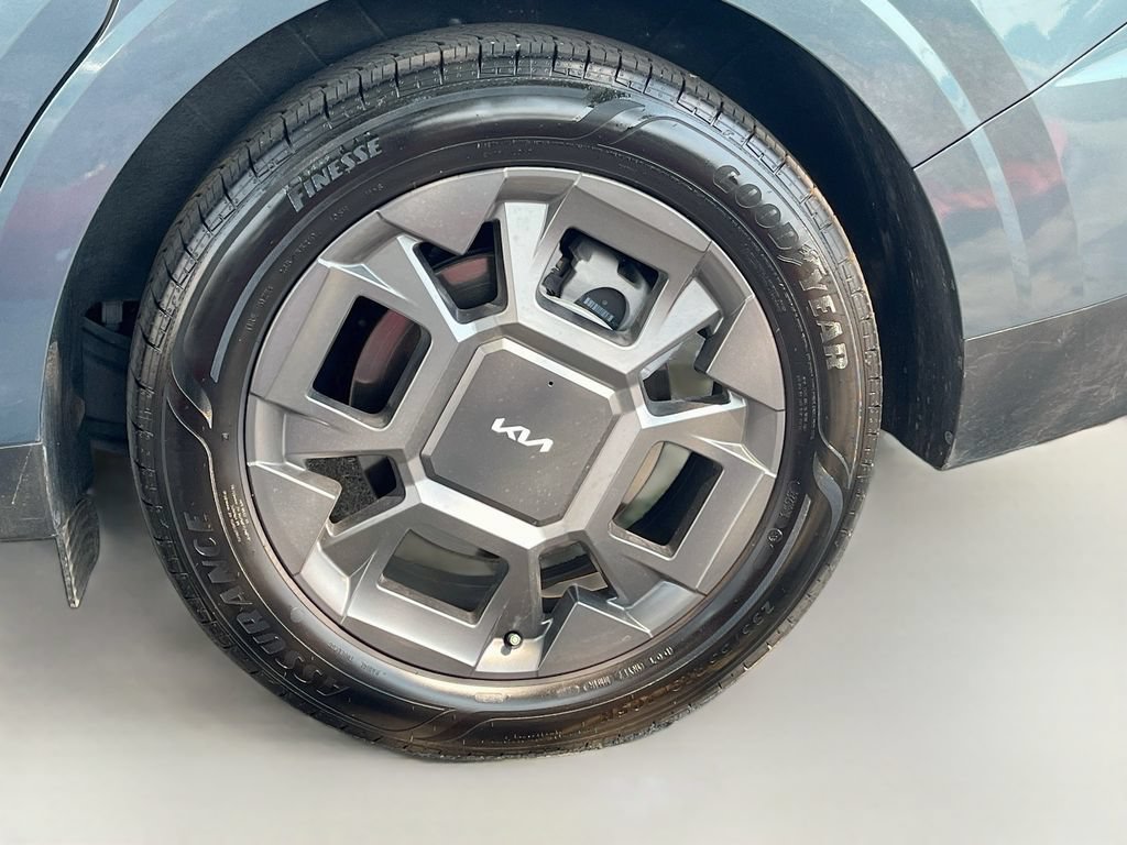 Used 2025 Kia Carnival SX FWD image 33
