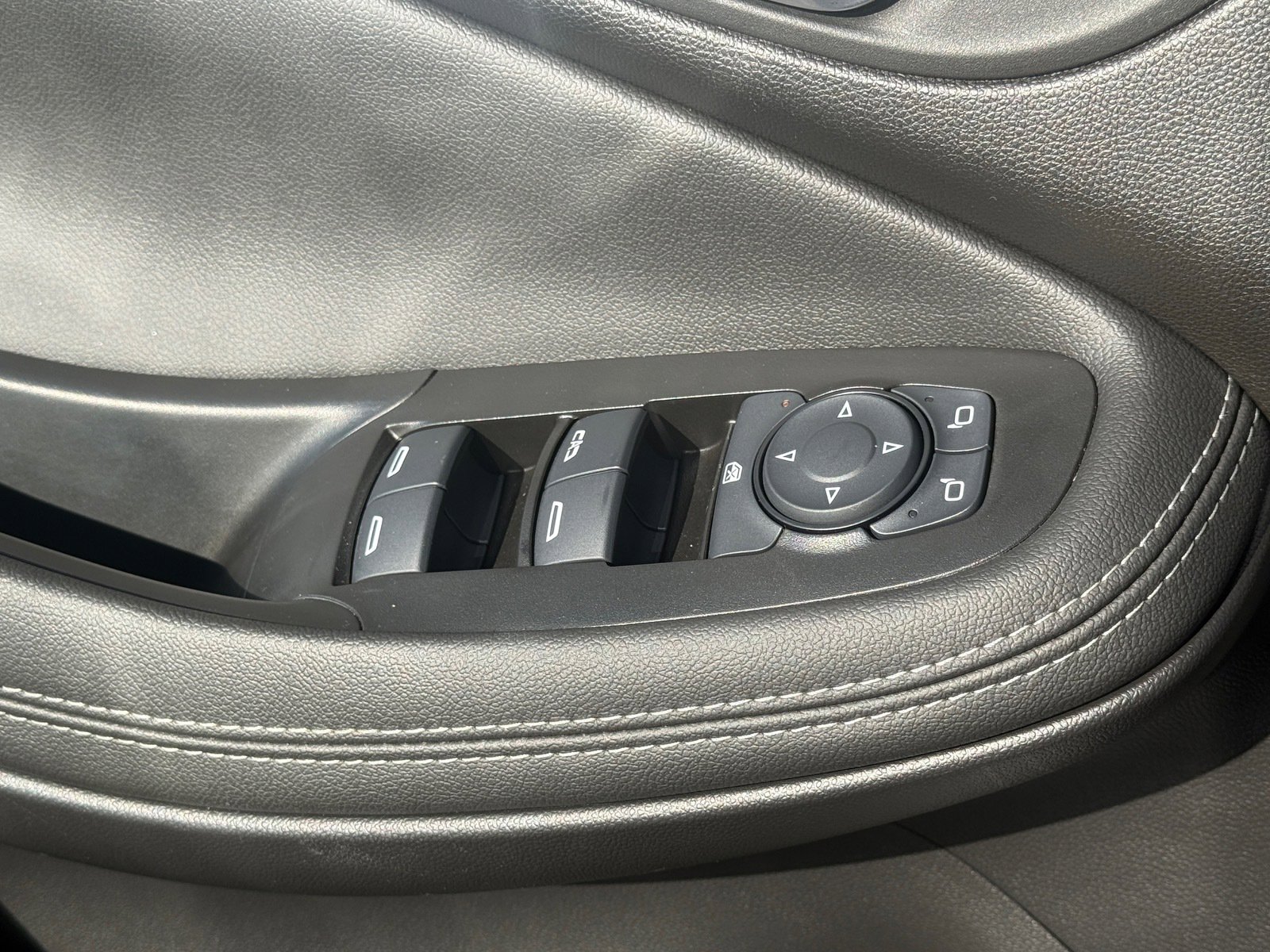 Used 2023 Buick Encore GX Select FWD image 29