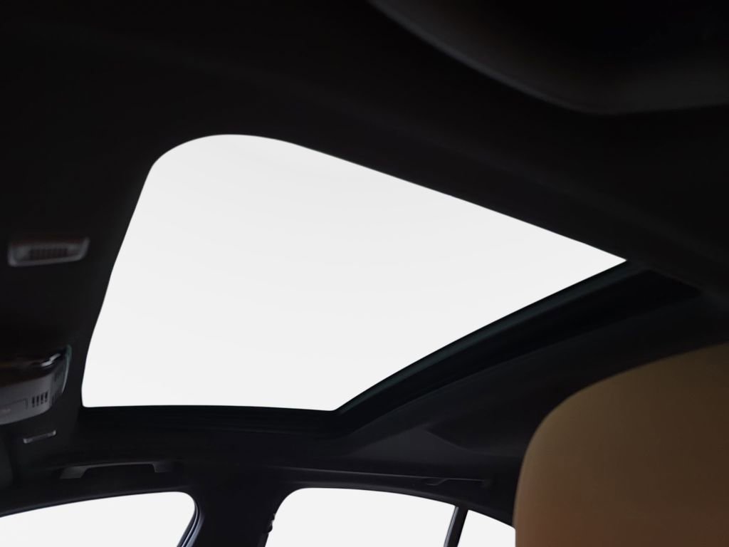 Used 2021 BMW 530e xDrive w/ M Sport Package AWD/4WD image 31