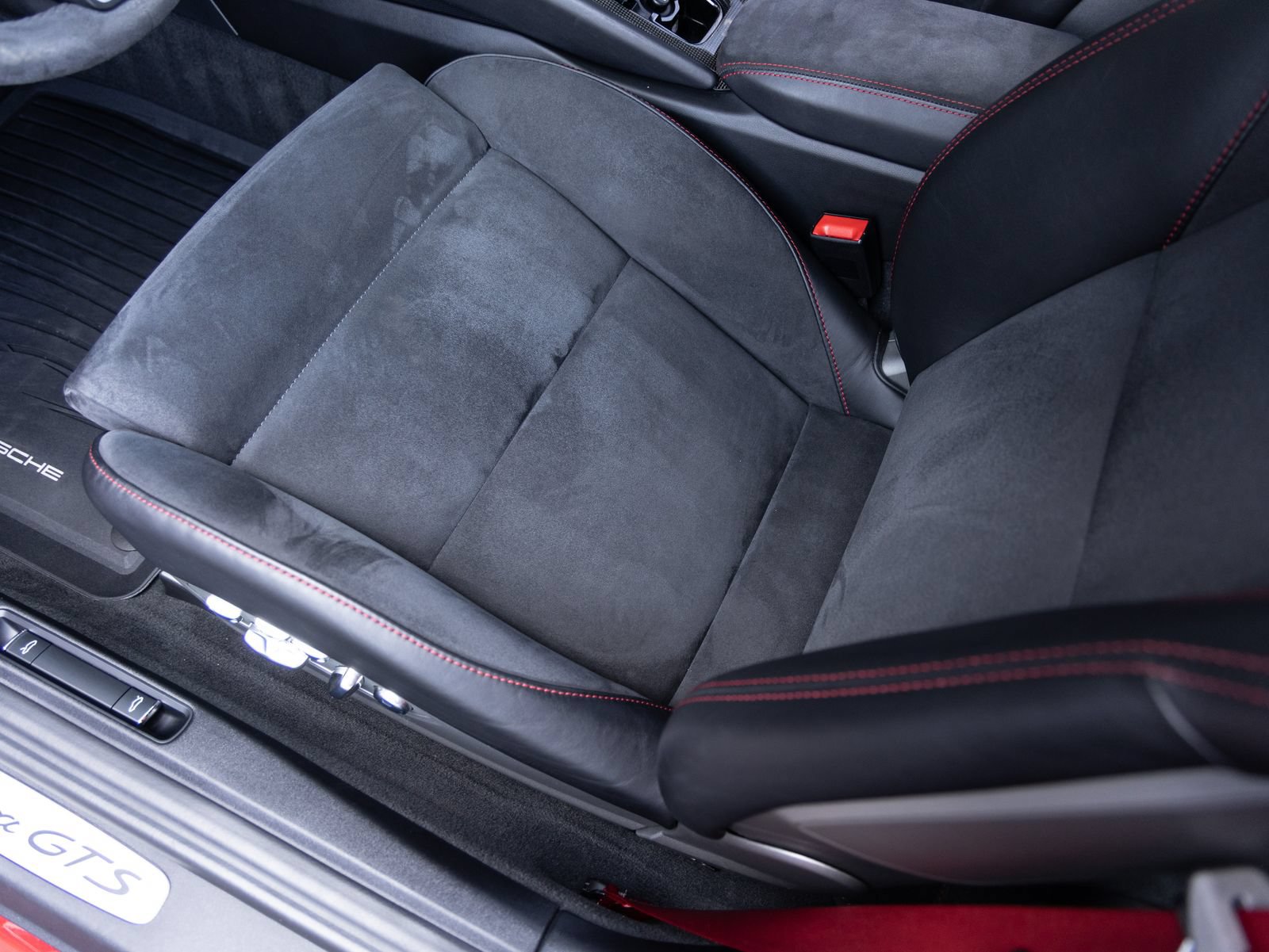 Certified 2019 Porsche 911 Carrera GTS RWD image 23