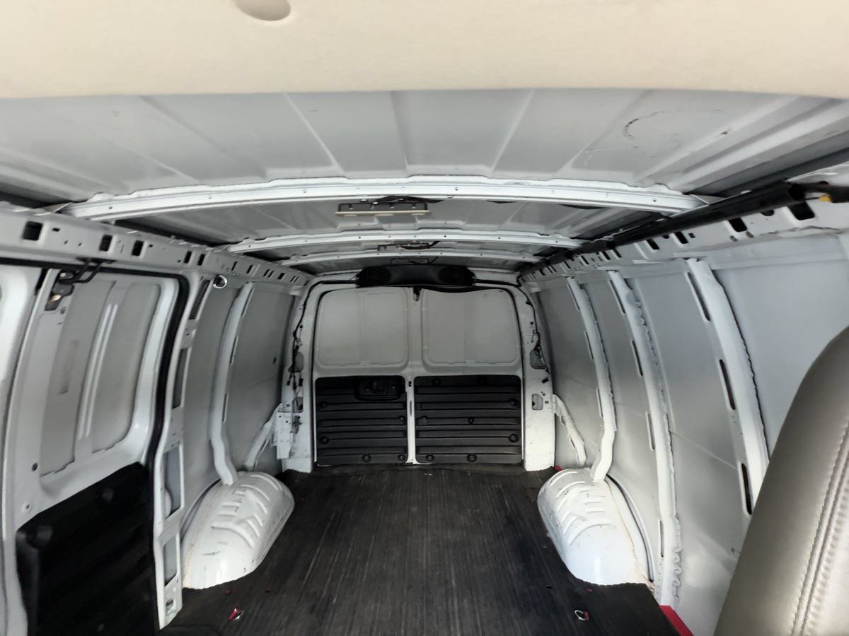 Used 2017 Chevrolet Express 2500 RWD image 20