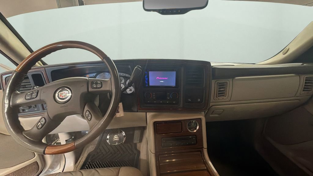 Used 2004 Cadillac Escalade AWD image 10