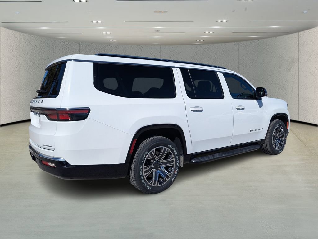Used 2023 Jeep Wagoneer L Series II image 3