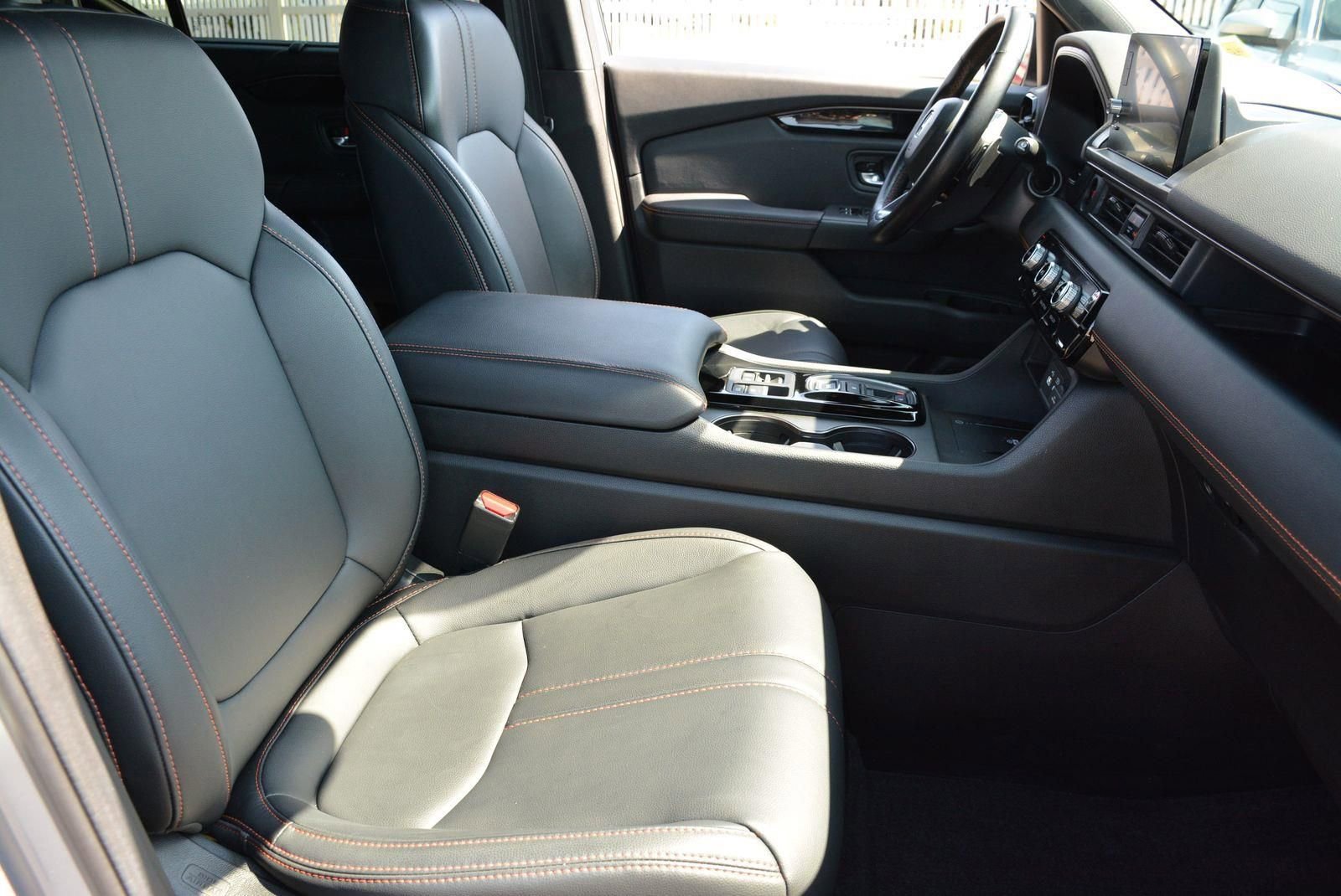 Used 2025 Honda Pilot TrailSport image 20