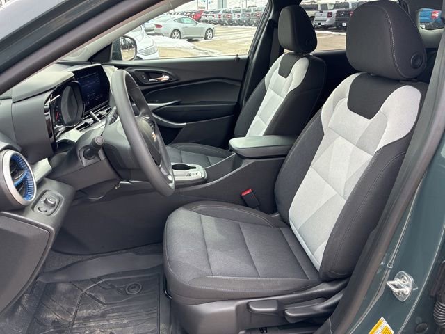 Used 2025 Chevrolet Trax LS w/ LS Convenience Package image 16