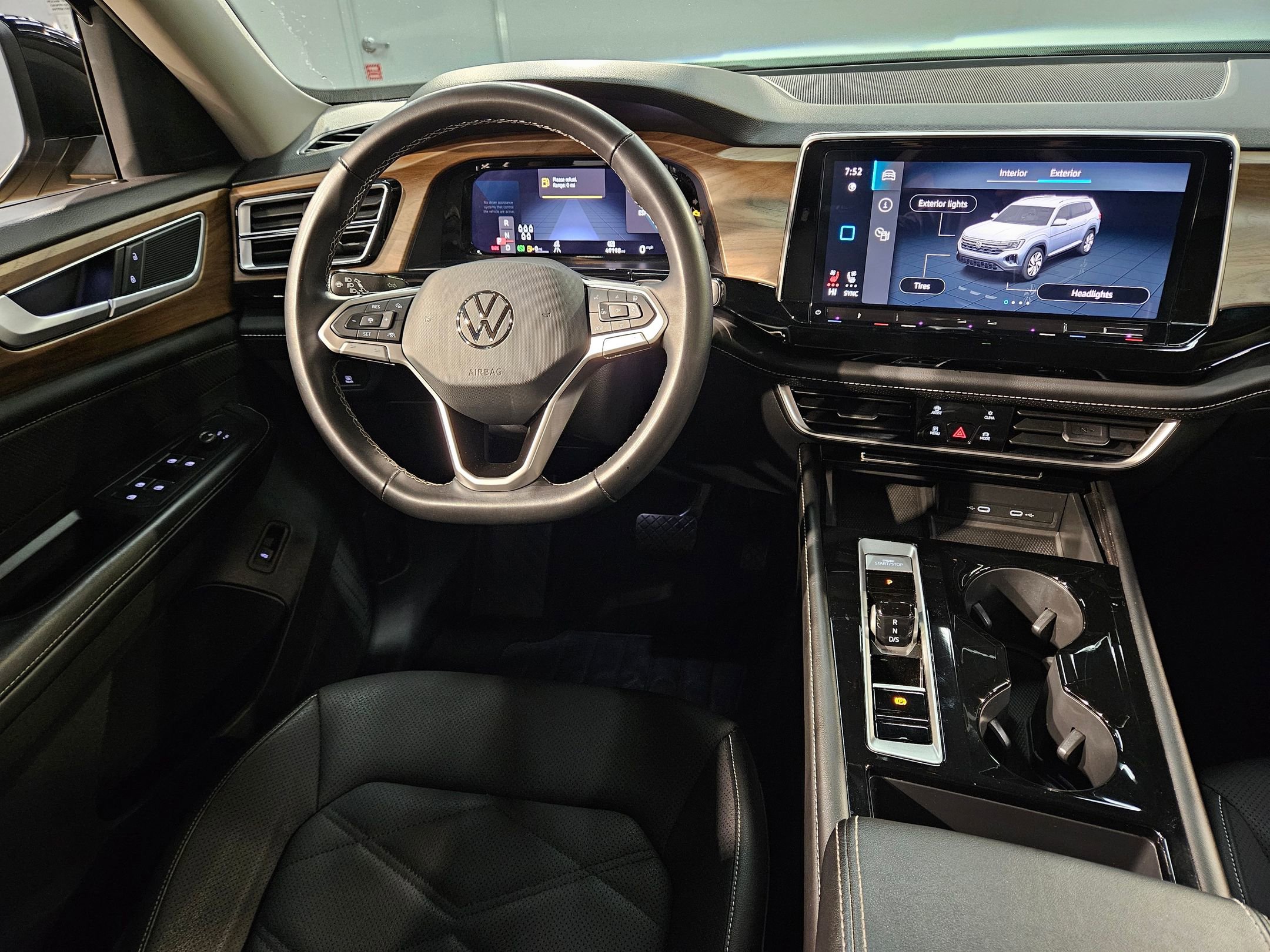 Used 2024 Volkswagen Atlas SE image 9