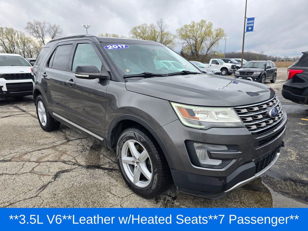Used 2017 Ford Explorer XLT w/ Equipment Group 202A AWD/4WD image 3