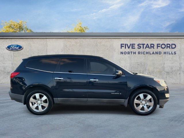 Used 2009 Chevrolet Traverse LT w/ California Edition Package FWD image 10