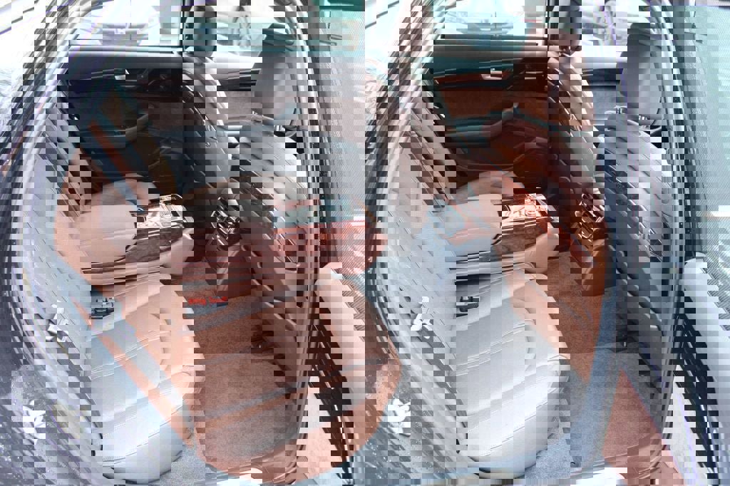 Used 2012 Audi A8 L 4.2 image 26